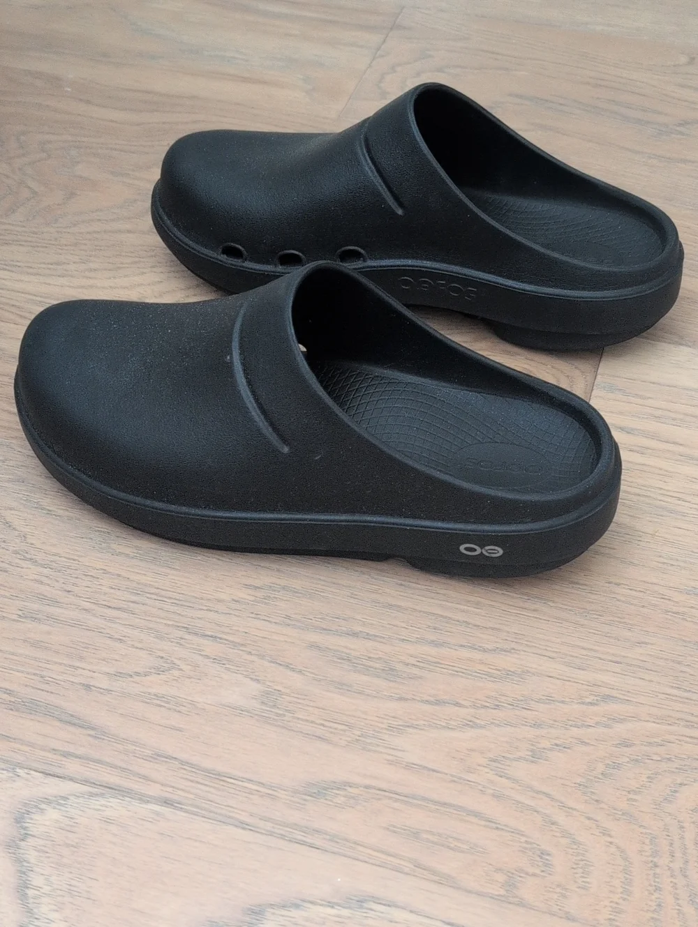 OOFOS Men's Black Slip-On Recovery Clogs Size M 8 W 10 EU41